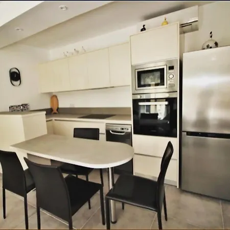 Azur 4 Pers - Parking - Terrasse - 10min Du Centre 卡西斯